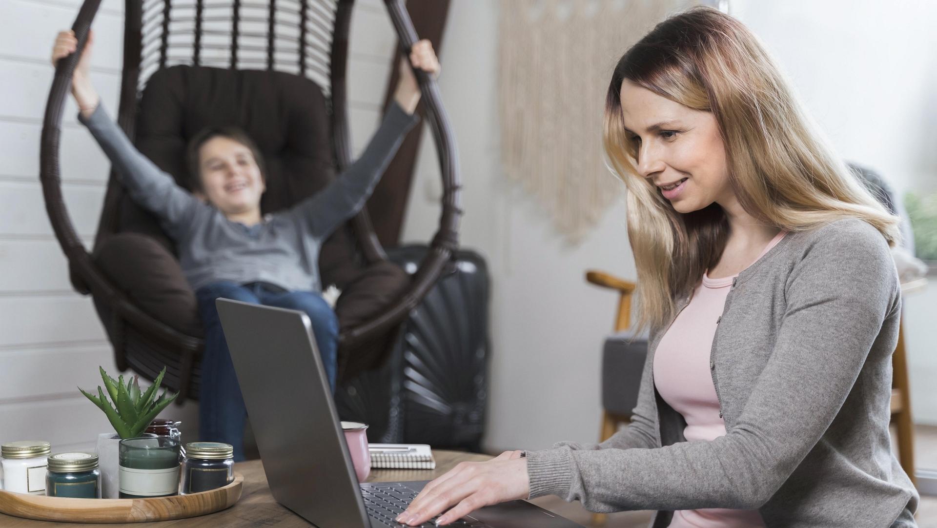 Balancing Flexibility and Accountability: Fostering Trust in Remote and Hybrid Work Environments